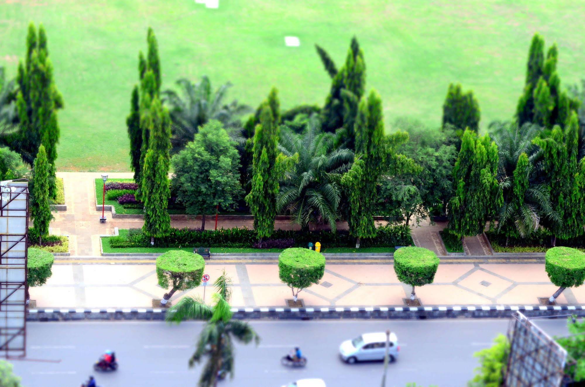 Louis Kienne Hotel Simpang Lima Semarang Esterno foto