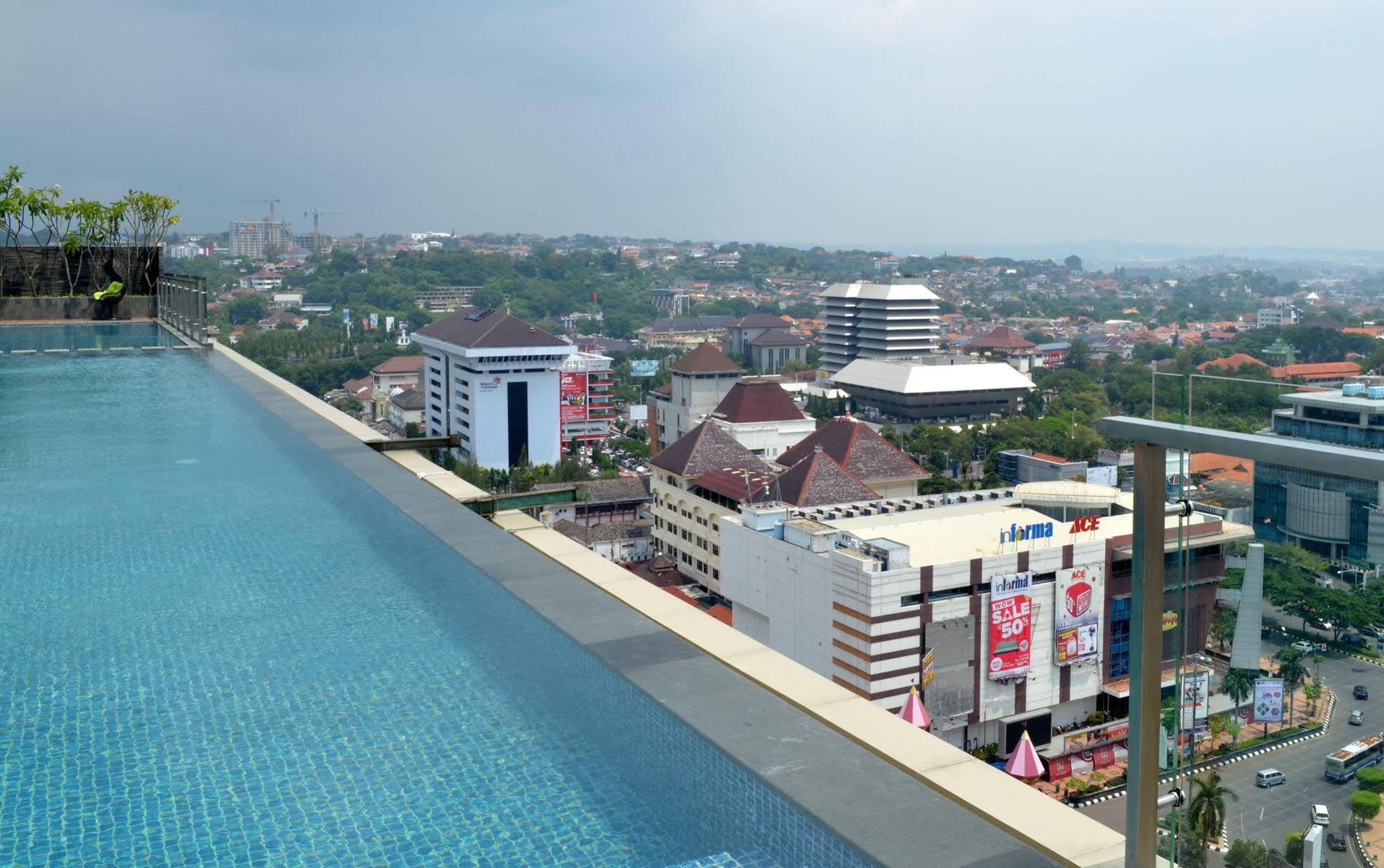 Louis Kienne Hotel Simpang Lima Semarang Esterno foto